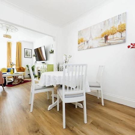 Your Chic 3Br Home Comfort And Style In 런던 외부 사진