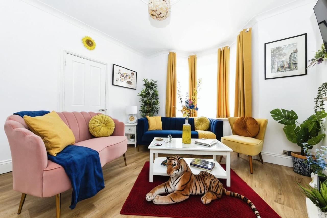 Your Chic 3Br Home Comfort And Style In 런던 외부 사진