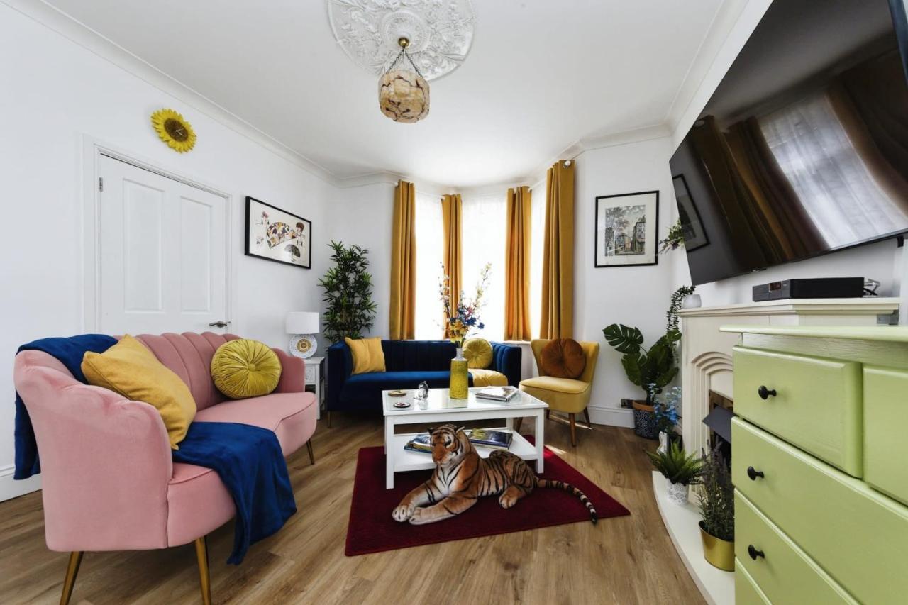 Your Chic 3Br Home Comfort And Style In 런던 외부 사진